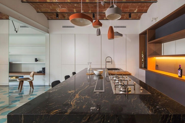 кухонный остров из гранита